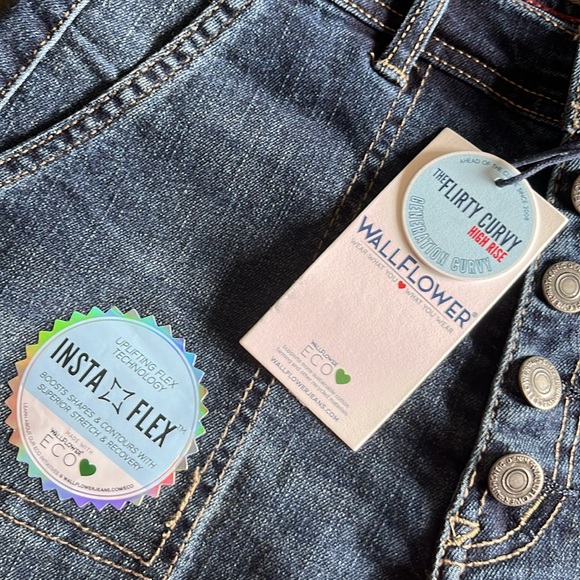 Brand new, never worn wallflower jean shorts - Picture 3 of 3